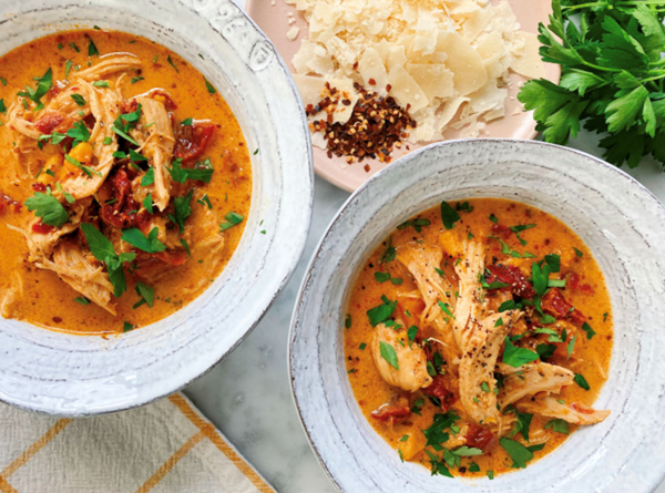 Sun-dried tomato soup with chicken breasts
