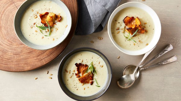 Sunchoke soup with sautéed chanterelles 
