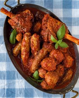 Sunday tomato sauce with meatballs
