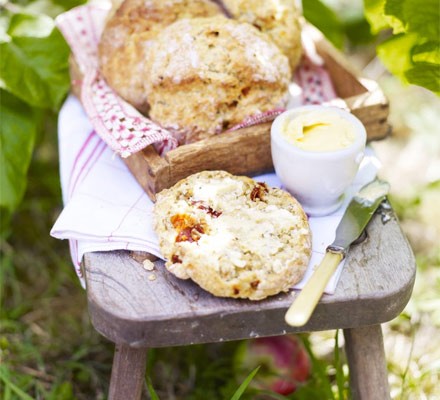 Sundried tomato & soda bread baps