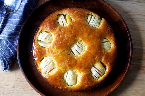 Sunken apple and honey cake