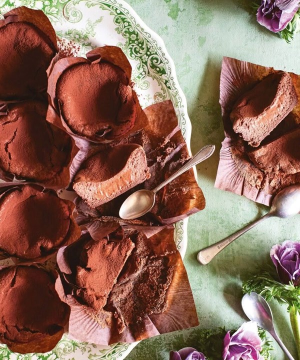 Sunken chocolate cheesecakes