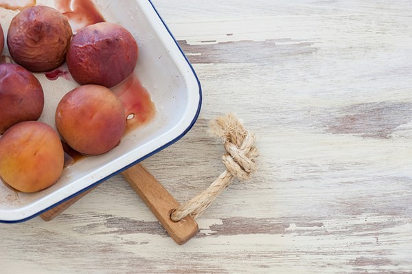 Sunny roast peaches