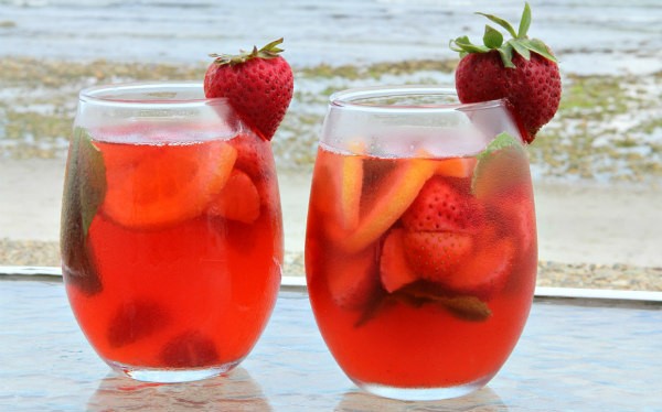 Super easy strawberry sangria