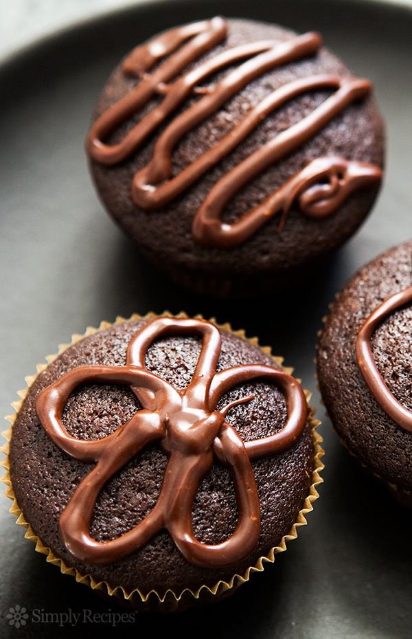 Super easy, super moist chocolate cupcakes
