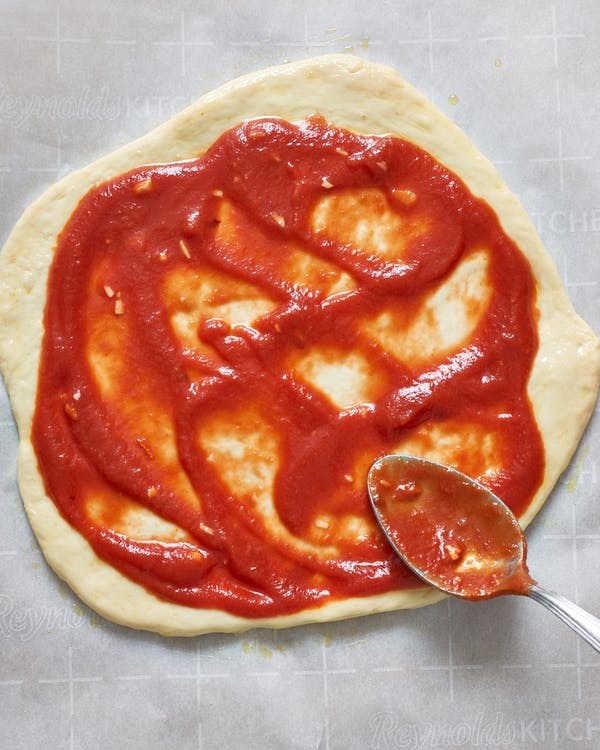 Super quick 3-ingredient pizza sauce