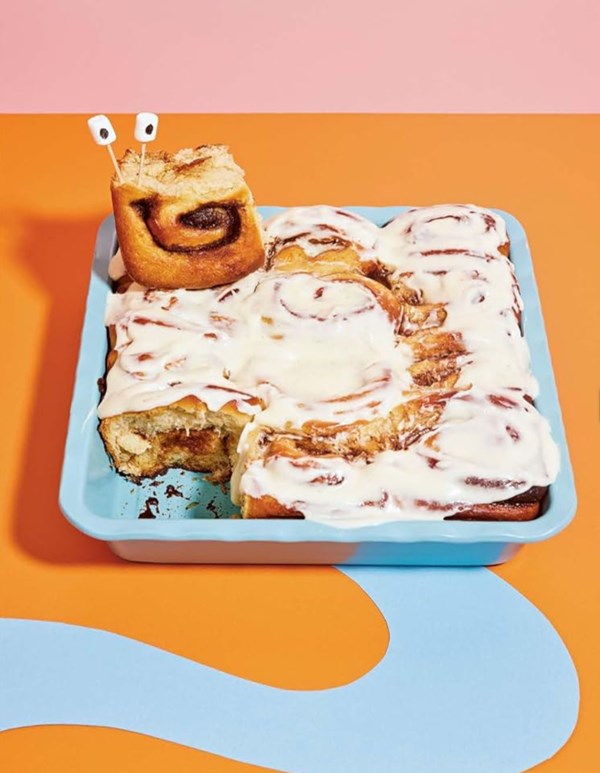 Super-soft and cozy cinnamon rolls with escapee snail 