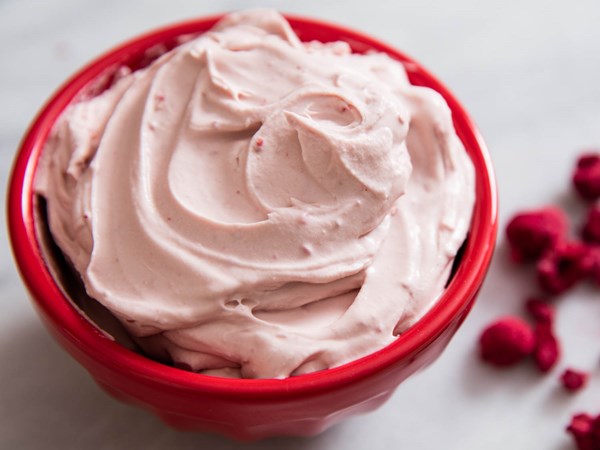 Super-thick and fruity whipped cream 