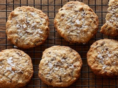 Super yummy chocolate chunk oatmeal cookies