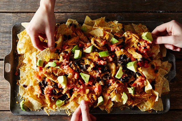 Super(bowl) chicken and black bean nachos