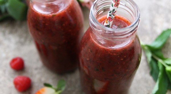 Superfood & summer fruits smoothie