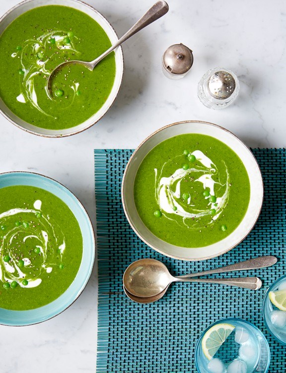 Supergreen pea and spinach soup