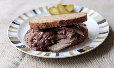 Supper sandwiches with ruby Port brisket and onion gravy