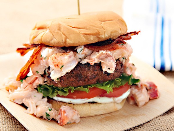 Surf n' turf burger (Grilled burger with lobster and bacon)