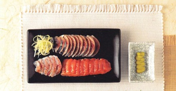 Sushi rolls