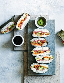 Sushi sandwich (Onigirazu)