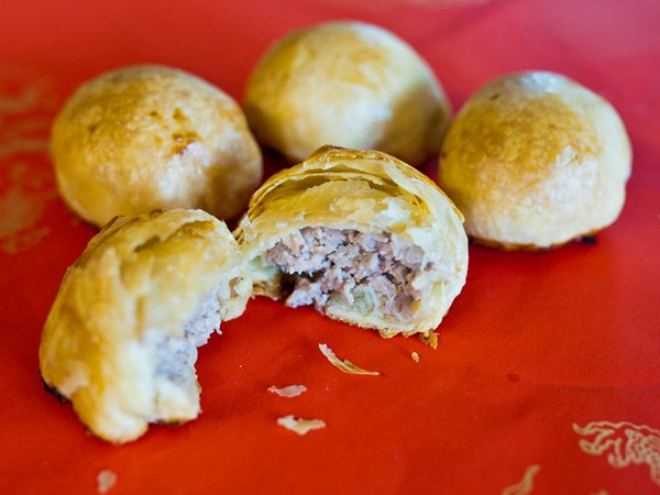Suzhou savory pork mooncakes