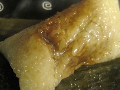 Suzhou style sweet date paste and pine nut tamales (Sūshì sõngzĭ zăoní zòngzĭ  / 蘇式松子棗泥粽子)