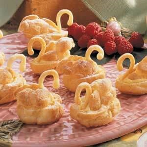 Swan cream puffs