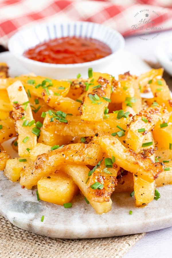 Swede chips (rutabaga fries) with sticky mustard dressing