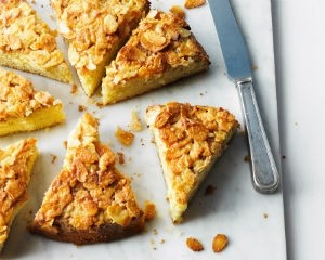 Swedish almond cake (Toscatårta)