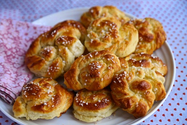 Swedish cardamom buns 