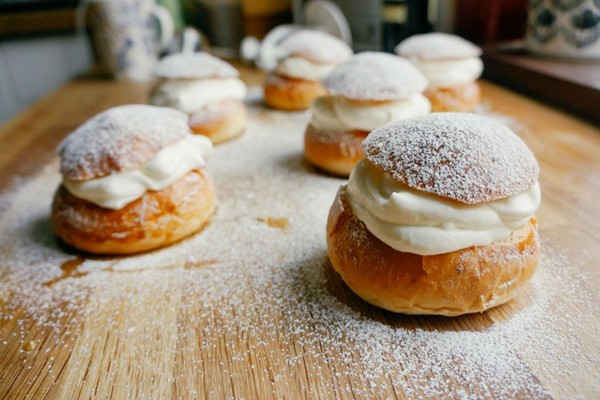 Swedish cream buns (Semlor)