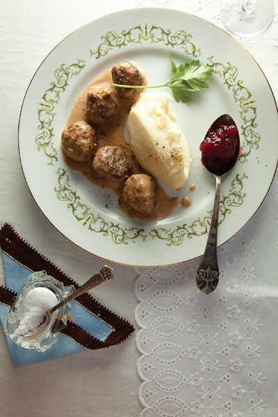 Swedish meatballs with mashed potatoes (Köttbullar med potatismos) 