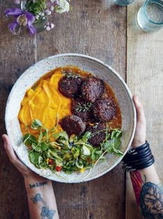 Swedish non-meatballz, carrot mash, gravy & Nan's quick pickle