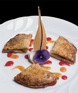 Swedish pancakes filled with apples