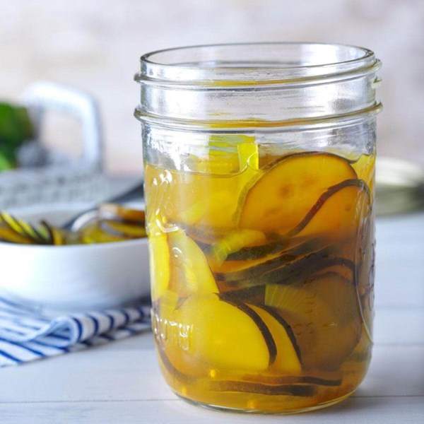 Sweet & sour zucchini pickles