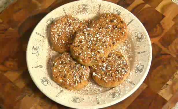 Sweet & spicy almond-toffee shortbread with cacao nibs