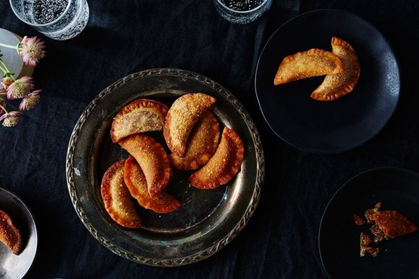 Sweet & spicy sesame dumplings