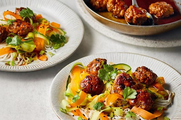 Sweet & sticky pork patties with rice noodles