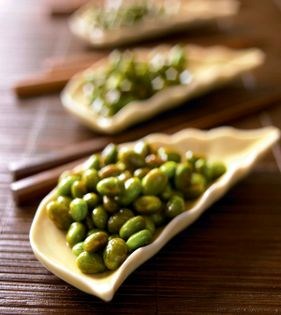 Sweet and salty glazed soybeans (Kong jorim)