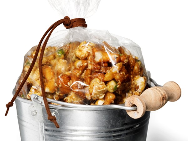 Sweet and salty popcorn mix