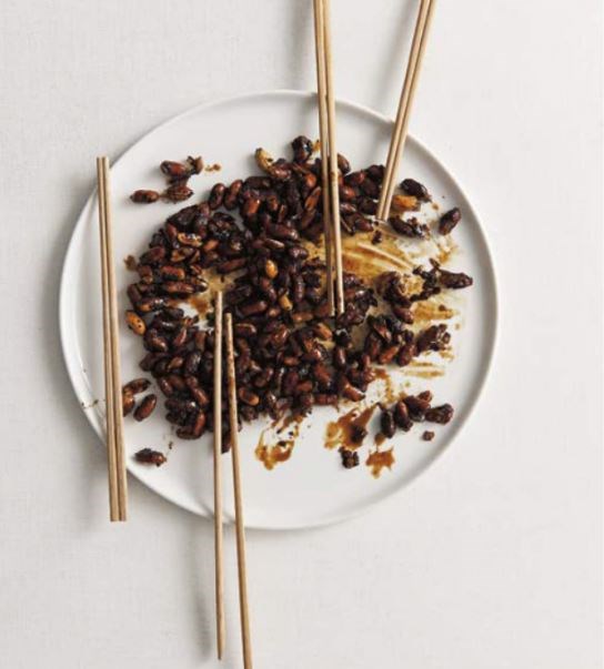 Sweet and salty roasted peanuts