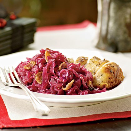 Sweet and sour braised cabbage (Rotkohl)