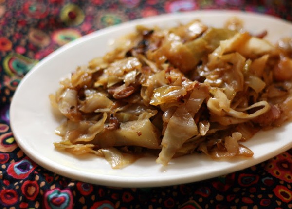 Sweet and sour braised cabbage with bacon