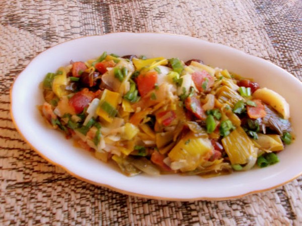 Sweet and sour braised leeks with bacon and raisins