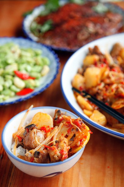Sweet and sour chicken stir-fry (Mugua ji)