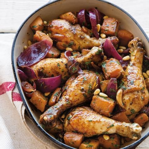 Sweet and sour drumsticks with squash and red onions