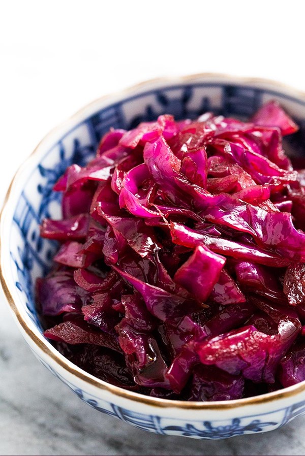 Sweet and sour German red cabbage