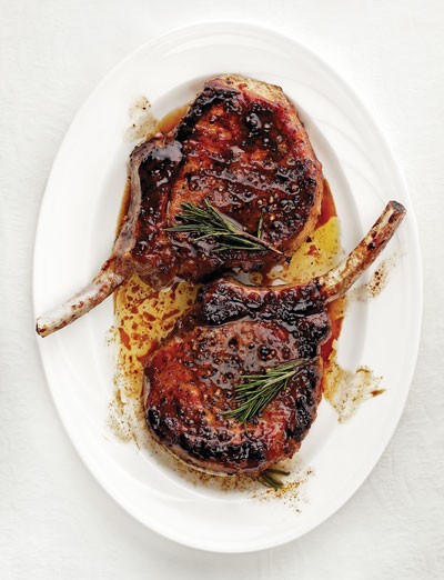 Sweet and sour glazed pork chops (Maiale in agrodolce) 