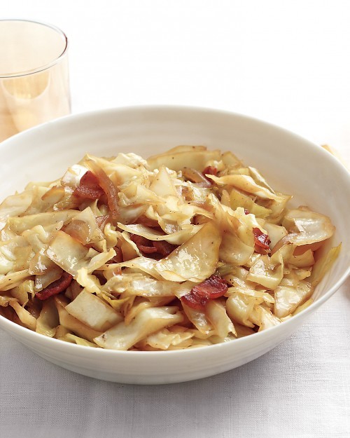 Sweet-and-sour green cabbage with bacon
