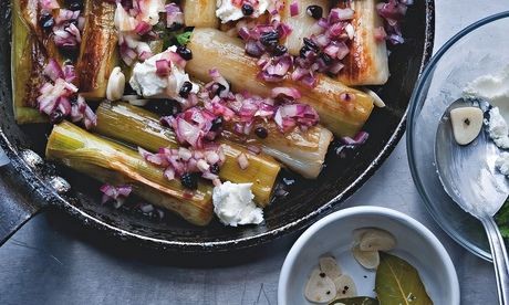 Sweet-and-sour leeks with goat's curd and currants