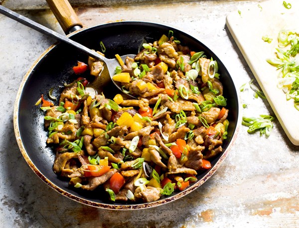Sweet-and-sour stir-fried pork with pineapple