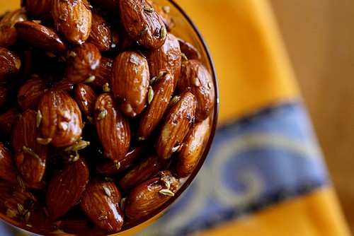 Sweet and spicy almonds