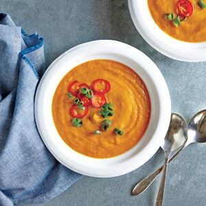 Sweet and spicy carrot soup