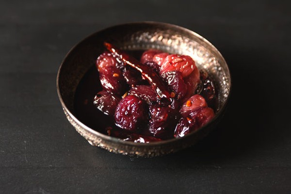 Sweet and spicy grape chutney